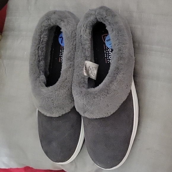 NWT Blondo waterproof slip on sneaker - Picture 2 of 7